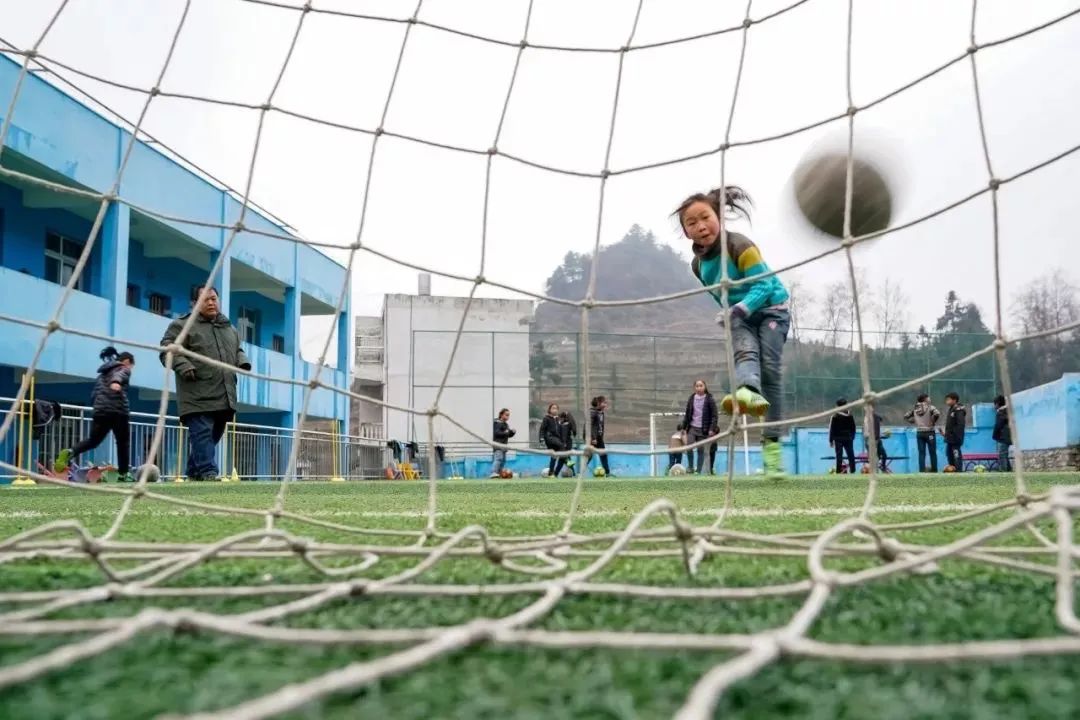 一个教体育的胖子,一个胖子教小孩视频