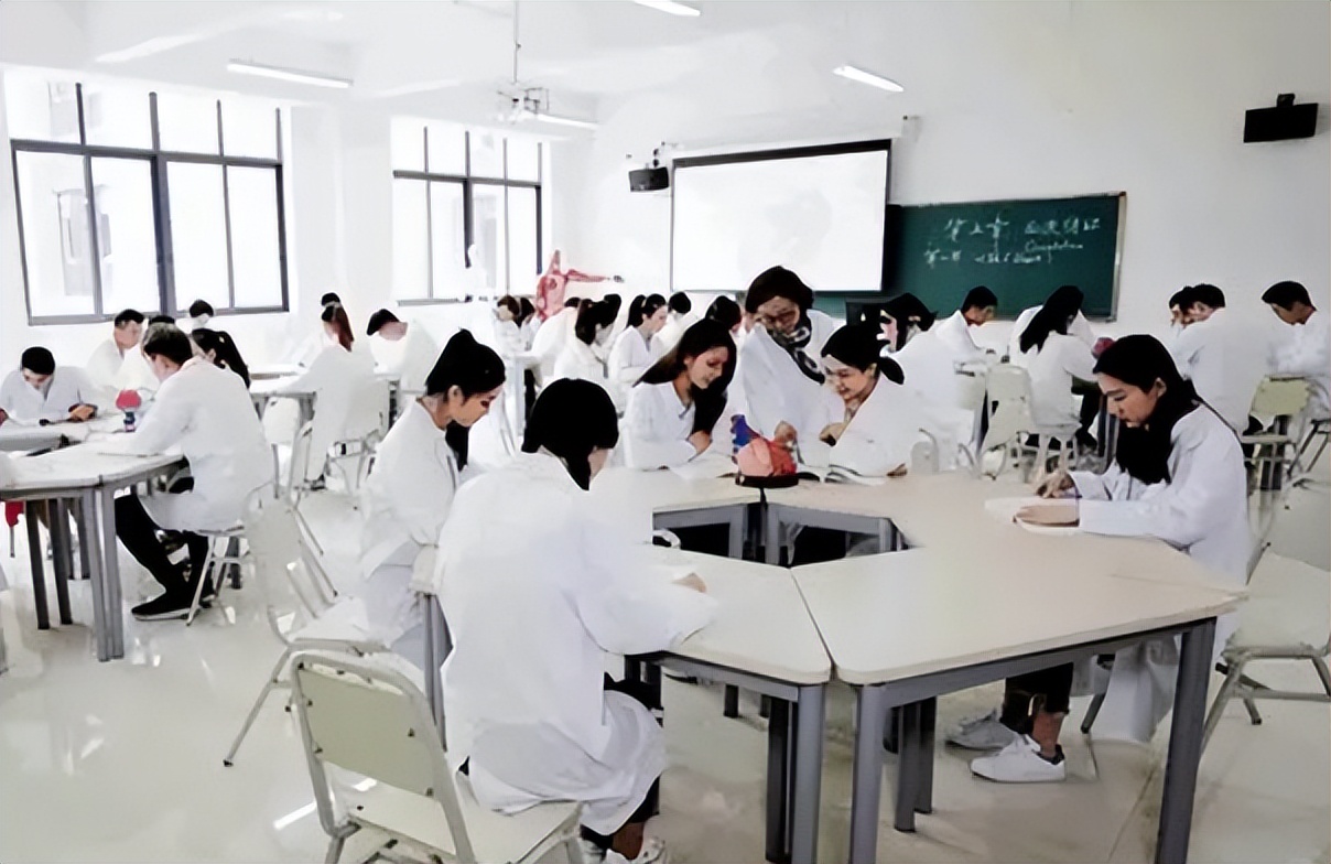 未来十年就业前景好待遇好的专业,未来十年紧缺又挣钱的职业