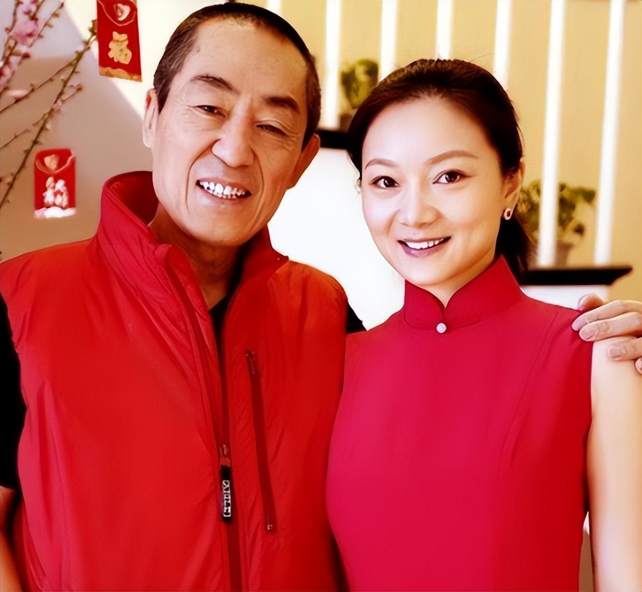 为什么那么多人捧张艺谋,张艺谋为什么这么红火