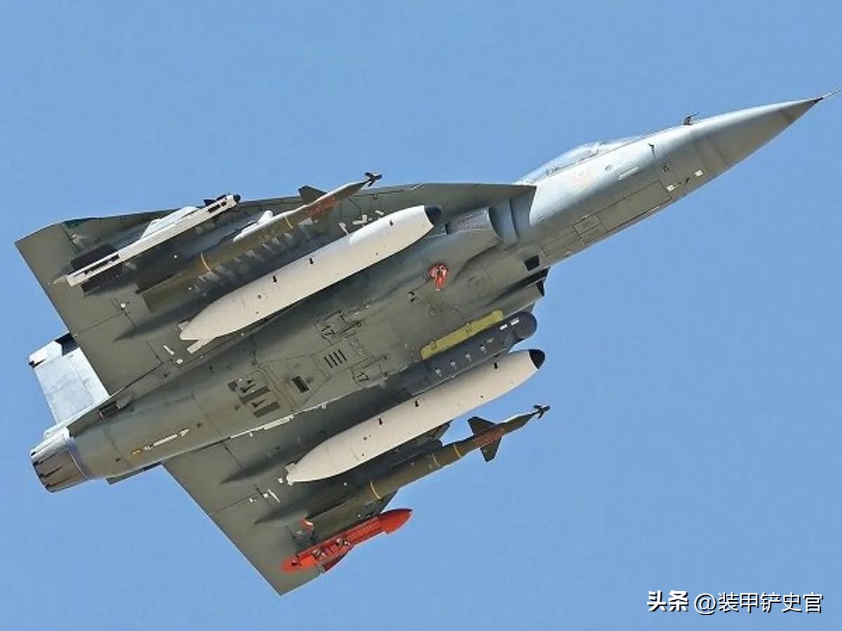 印度航空终于雄起？研发30年的“光辉”战机准备出口，谁敢买？