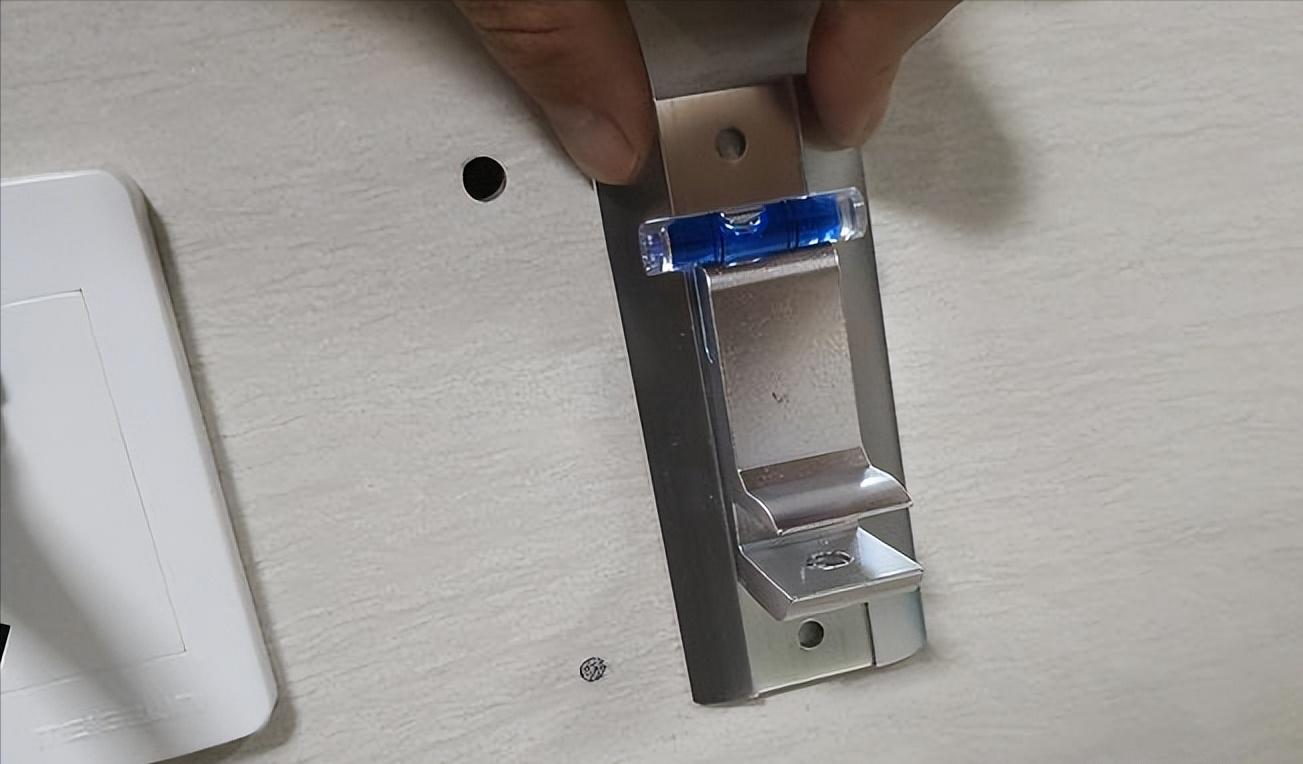 不用电钻瓷砖上打眼最简单的方法,能打瓷砖洞和开孔的电钻