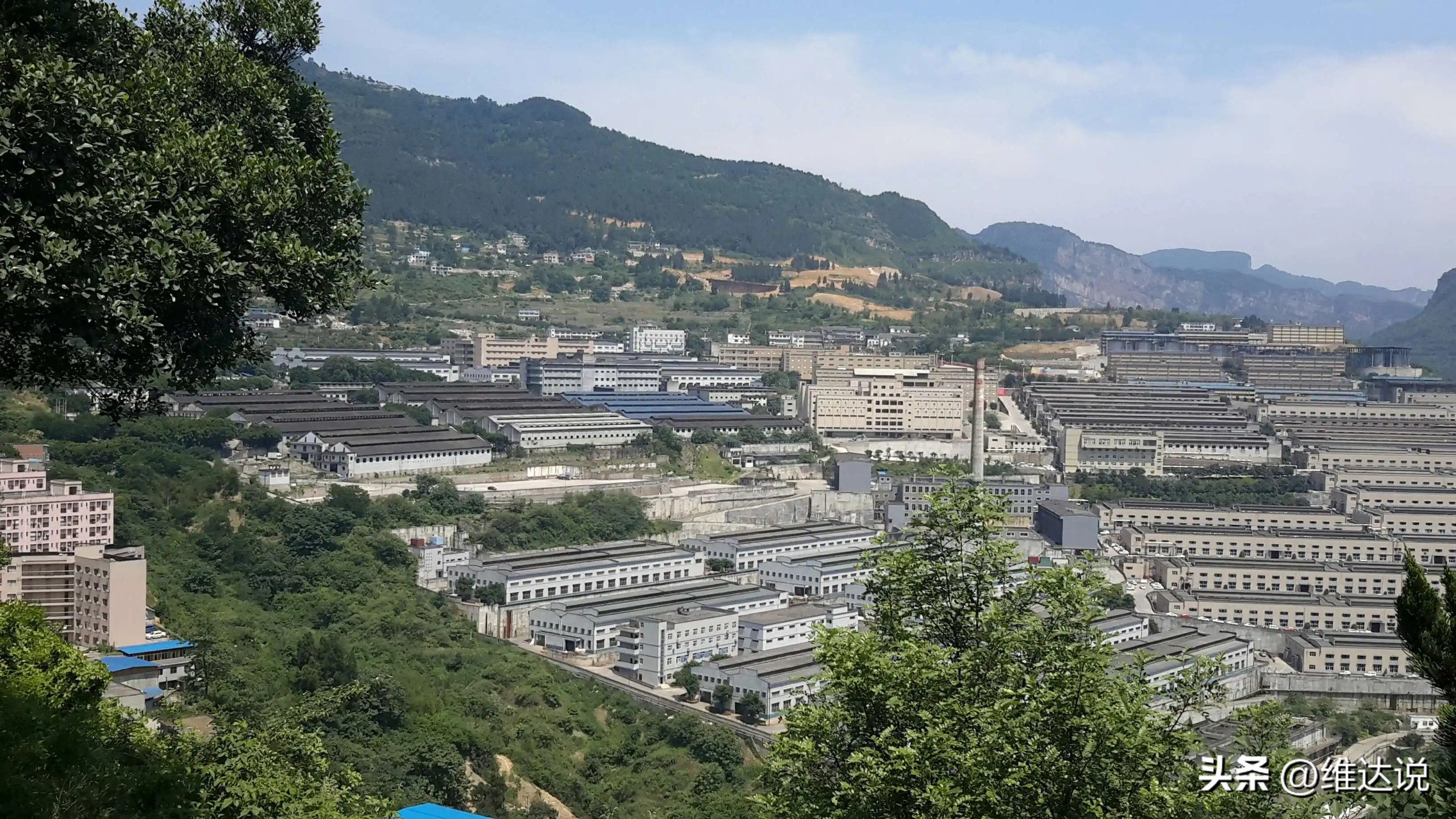 茅台镇是中国著名的酱香酒发源地,茅台镇第一大酒厂