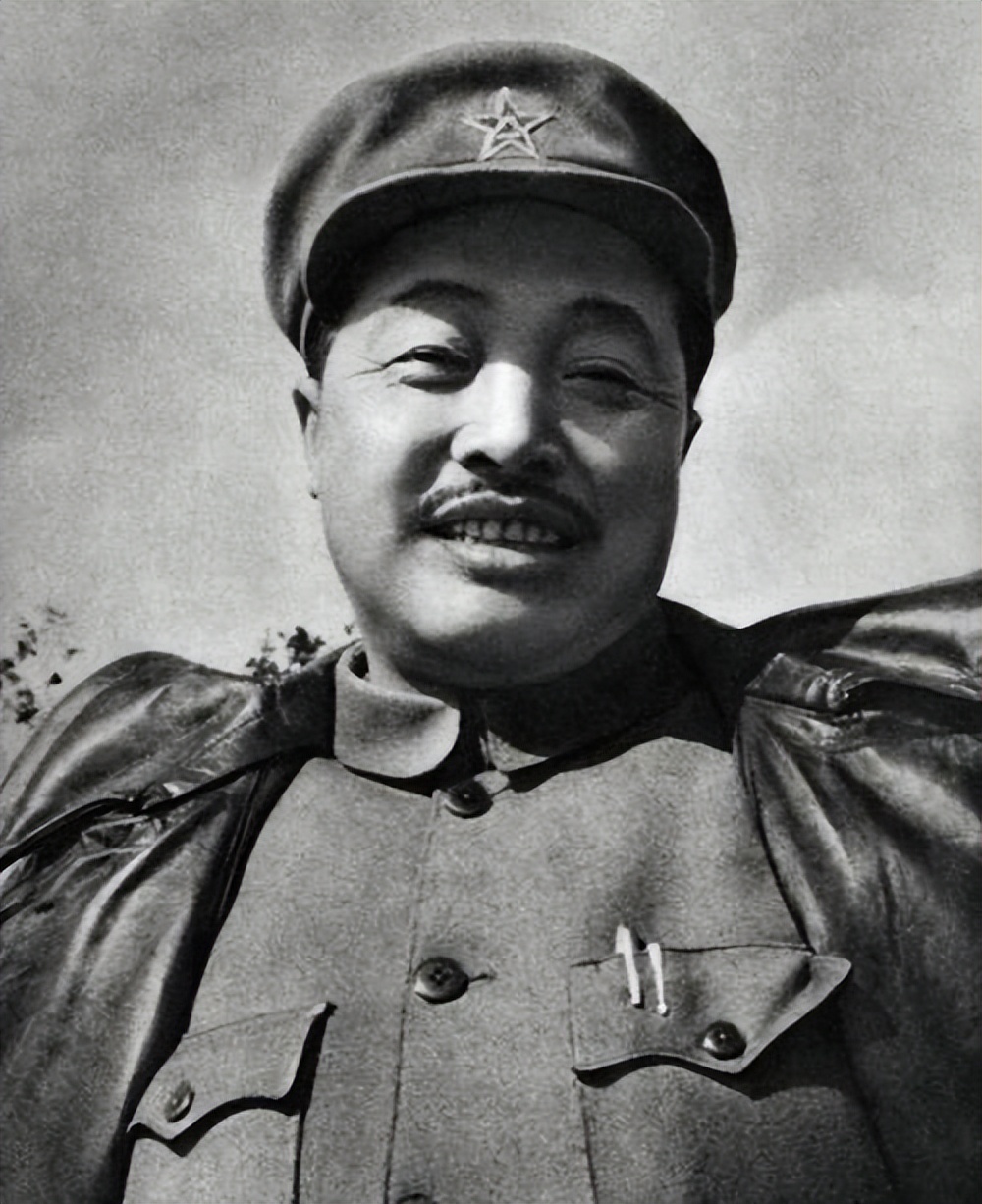 贺龙将军组建的足球队有多强？14场国际赛从无败绩，成为亚洲第一