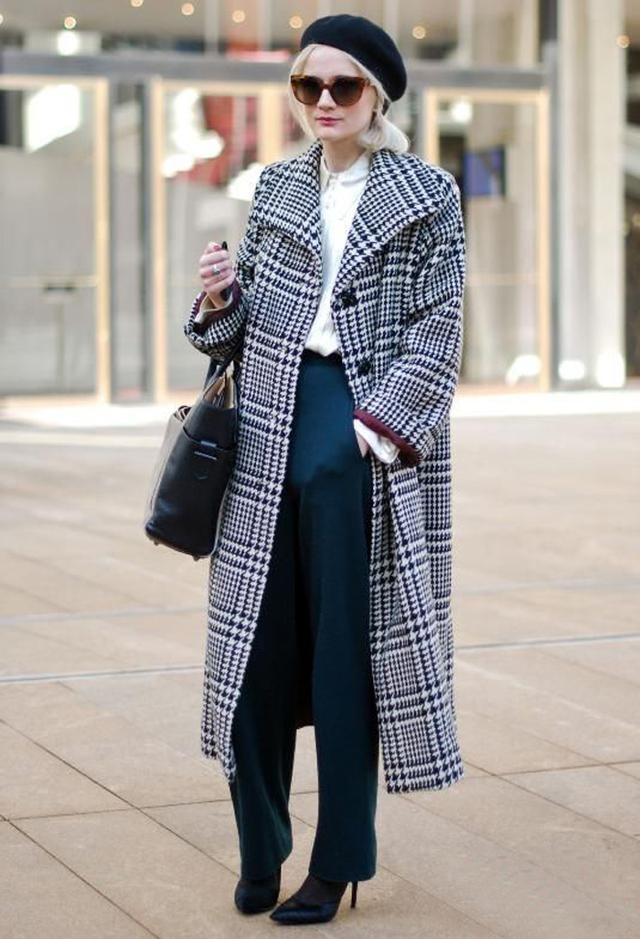 娱乐圈女星人手一件的“千鸟格大衣”，干练高质感，休闲又百搭