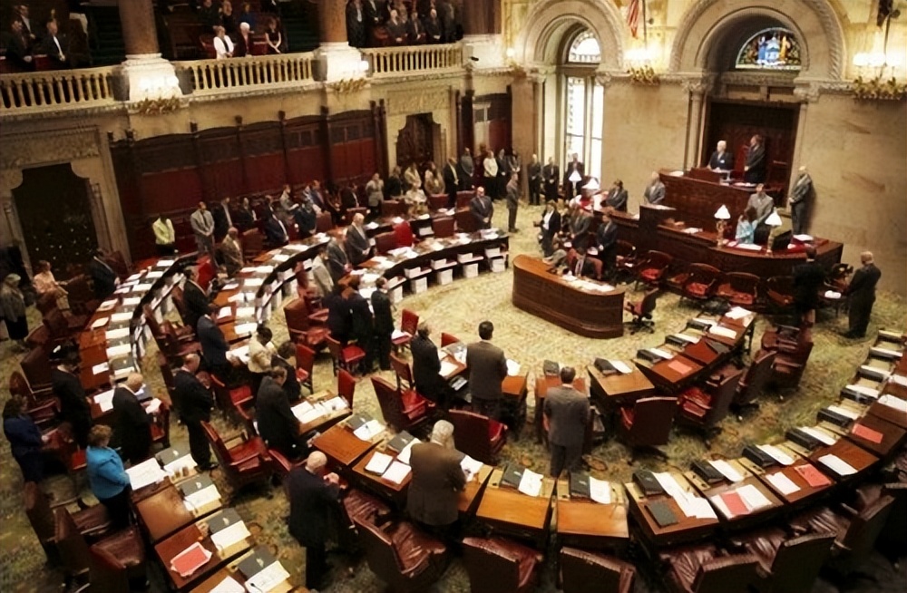 纽约州长科莫性骚扰调查报告出炉,纽约州长科莫再被指控性骚扰