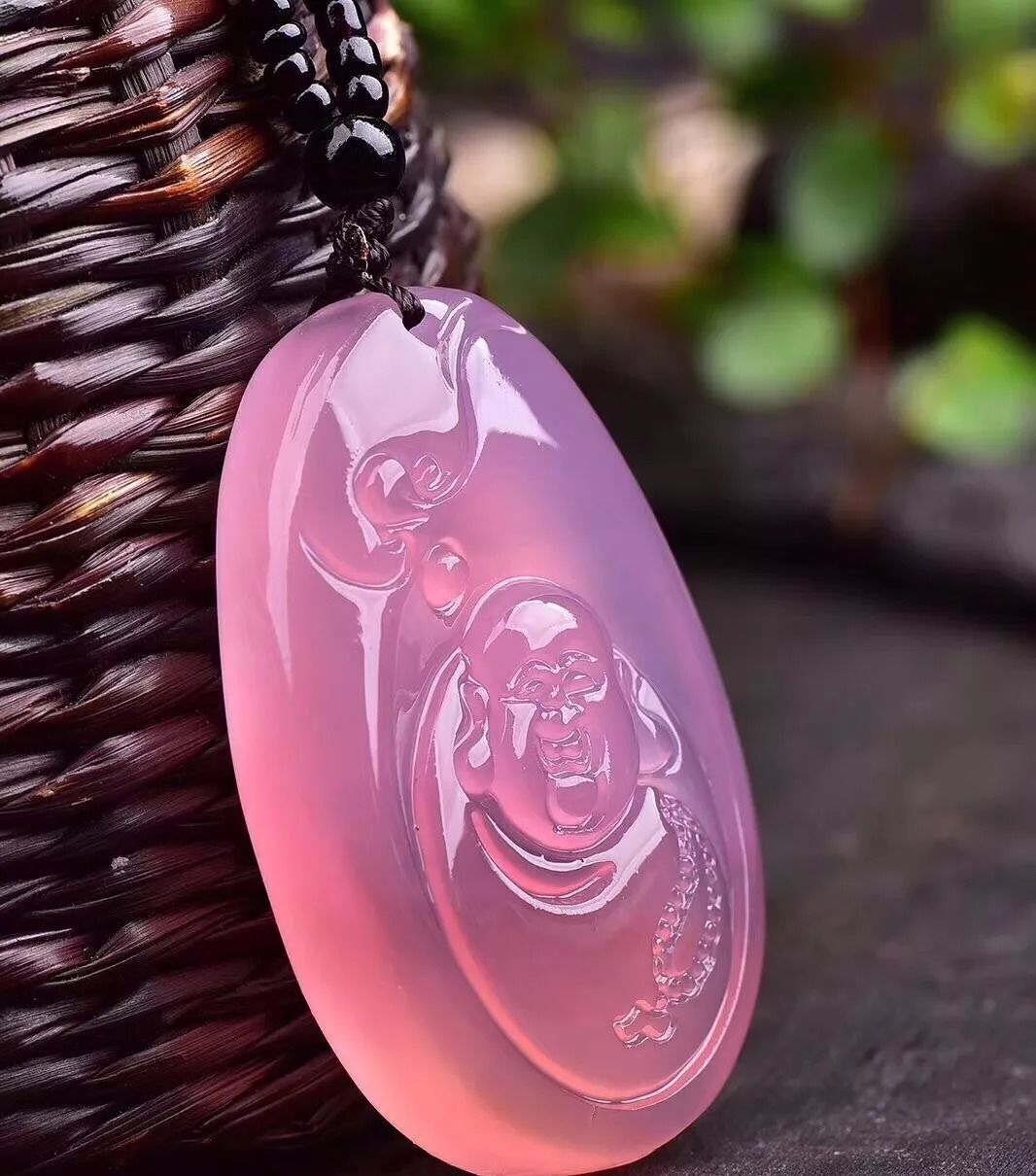 65岁大爷坚持买下这块翡翠原石,大爷买帝王翡翠