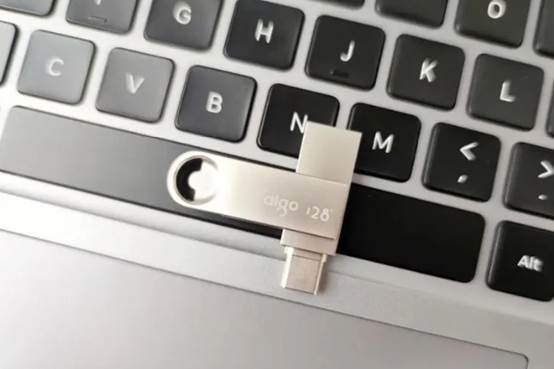 十年前的光驱现在还能用吗,光驱为什么会自动缩回