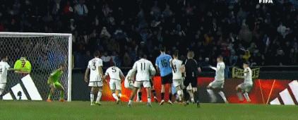 姆巴佩南美足球落后回击,乌拉圭爆冷击败巴西