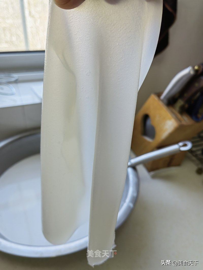 外面卖的凉皮是什么做的,外面买的凉皮还要煮吗