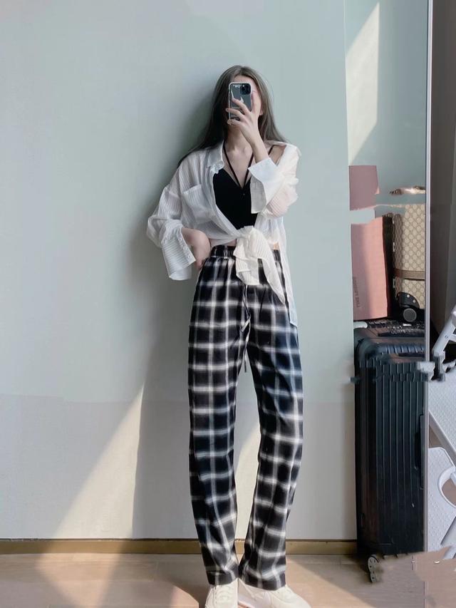 穿灰裤子搭配什么棉袄,灰裤子跟什么衣服搭配好看