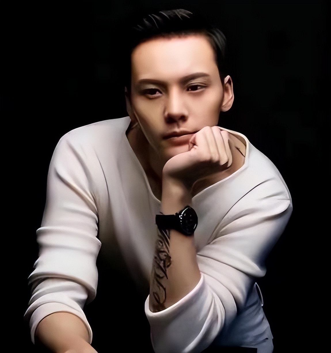 趋炎附势与指鹿为马,何穗陈伟霆被拍视频