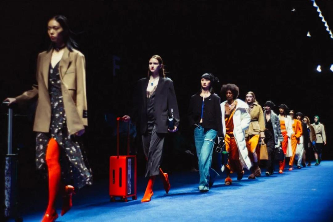 閫忚繃鏃惰鍛ㄧ湅绾虹粐浜т笟澶嶈嫃,娣卞害瑙傚療鏄ョ鏃舵湡