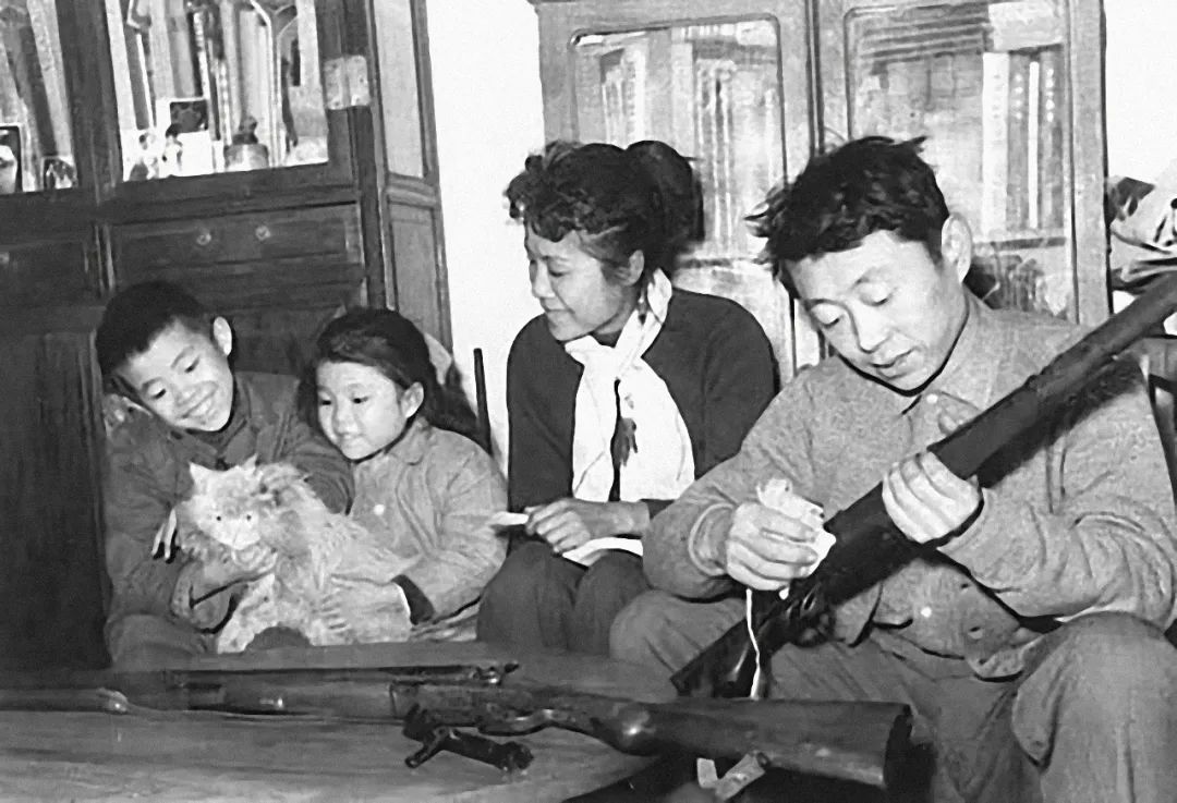 黄永玉做人何必太正规,黄永玉活得坦诚