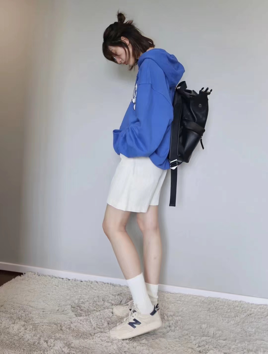 卫衣搭配什么裤子穿起来比较好,卫衣怎么同外套搭配才好看