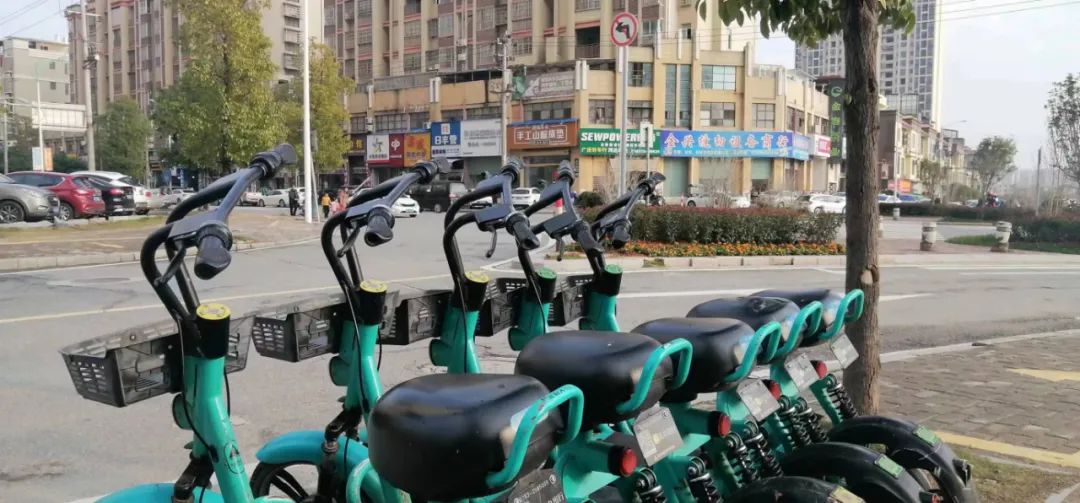 老板娘好心让女孩儿充电后续,老板娘好心让女孩子手机充电