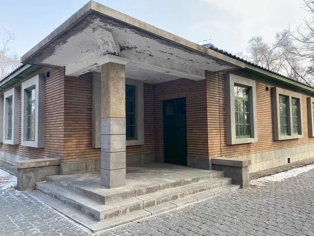 《人世间》：兰蔻小黑瓶、电动沙发，网友火眼金睛发现的14个穿帮