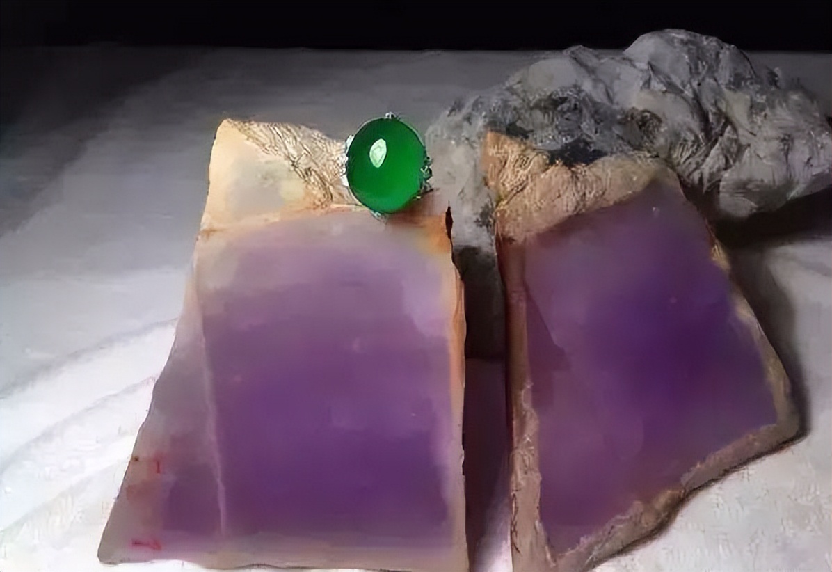 翡翠原石直播间揭秘,缅甸瑞丽翡翠原石直播间