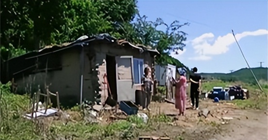 黑龙江女子养了20多条蛇,黑龙江女子养蛇