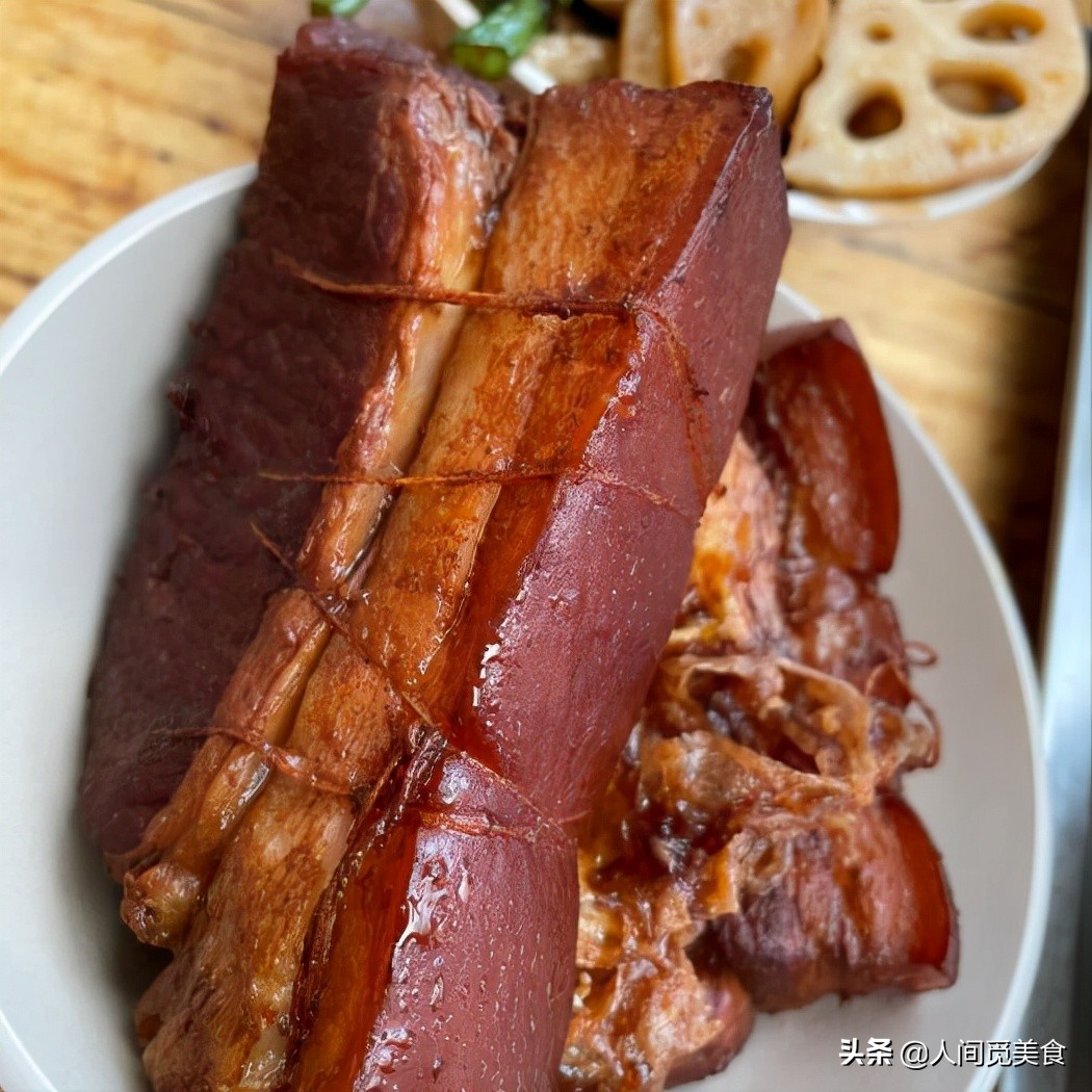 山东济南这家苍蝇馆子，靠一块肉火了18年，12元1块一天卖出200斤