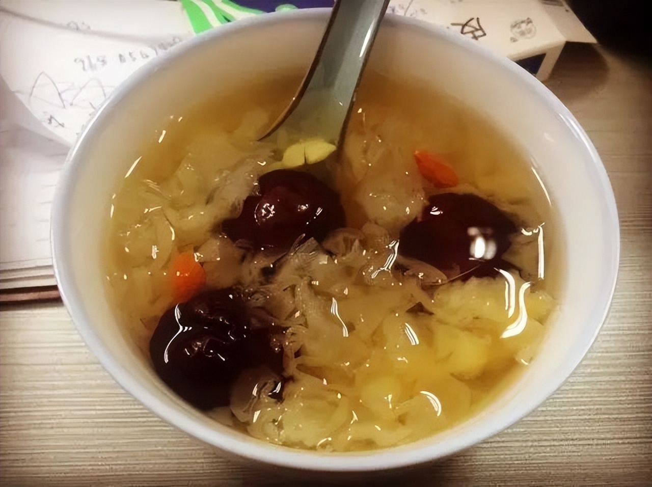 红枣干吃太“浪费”！102岁国医每天3颗，功效翻十倍！大补气血、安神助眠，别不懂吃