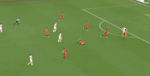 0-1！两次打铁+11打10+全场压制，海港占尽优势却被蓉城绝杀