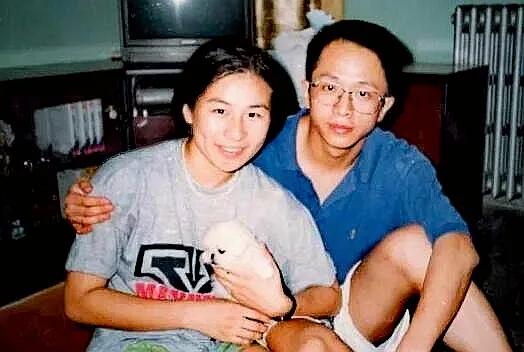 周鸿祎已向胡欢转让4.47亿股,周鸿祎胡欢