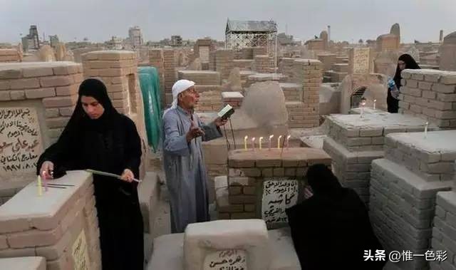 从谷歌上看你以为这是座城市，放大1000倍后的景象却让人毛骨悚然