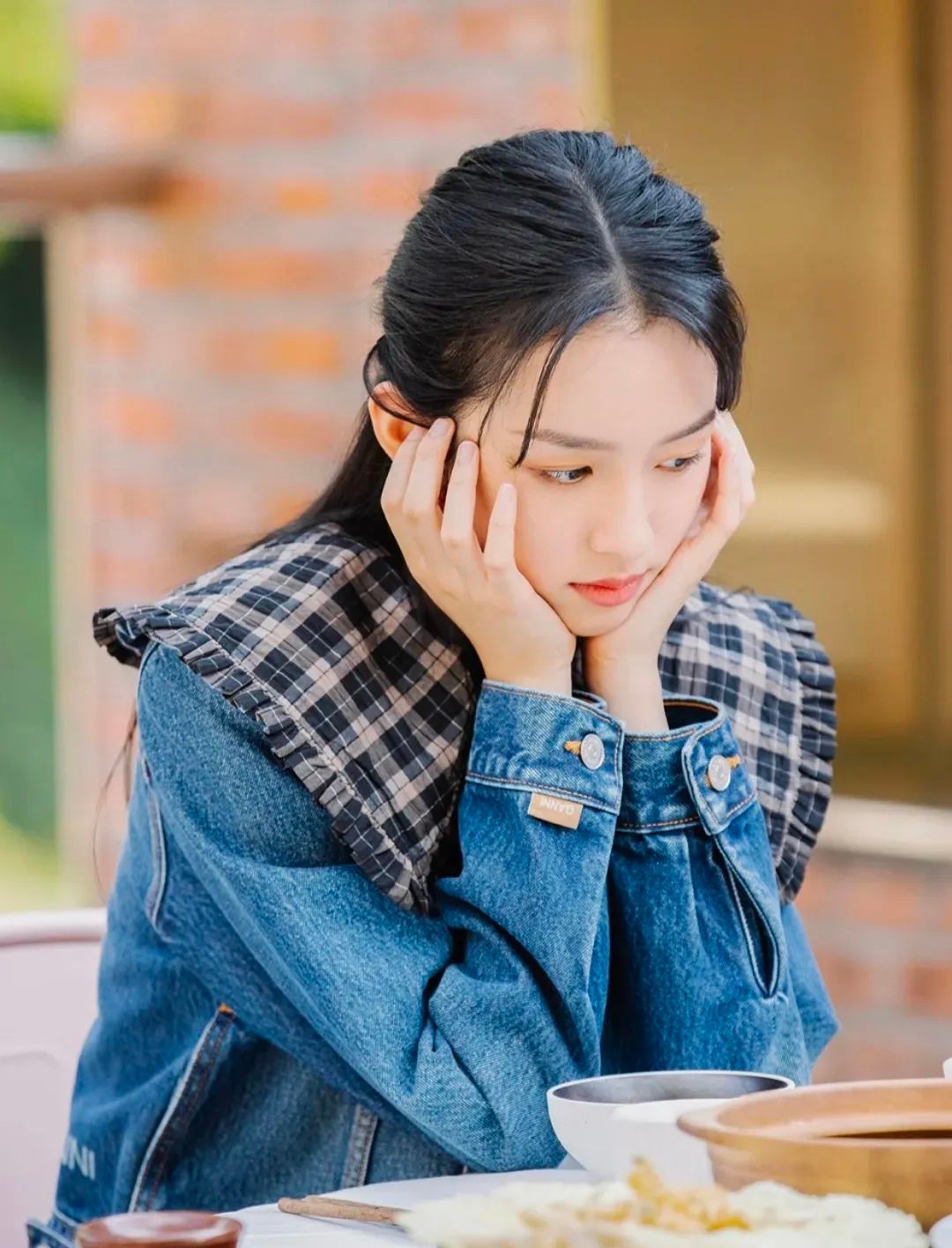 秋款牛仔外套怎么穿好看又时尚,秋天大版牛仔外套怎么搭配好看