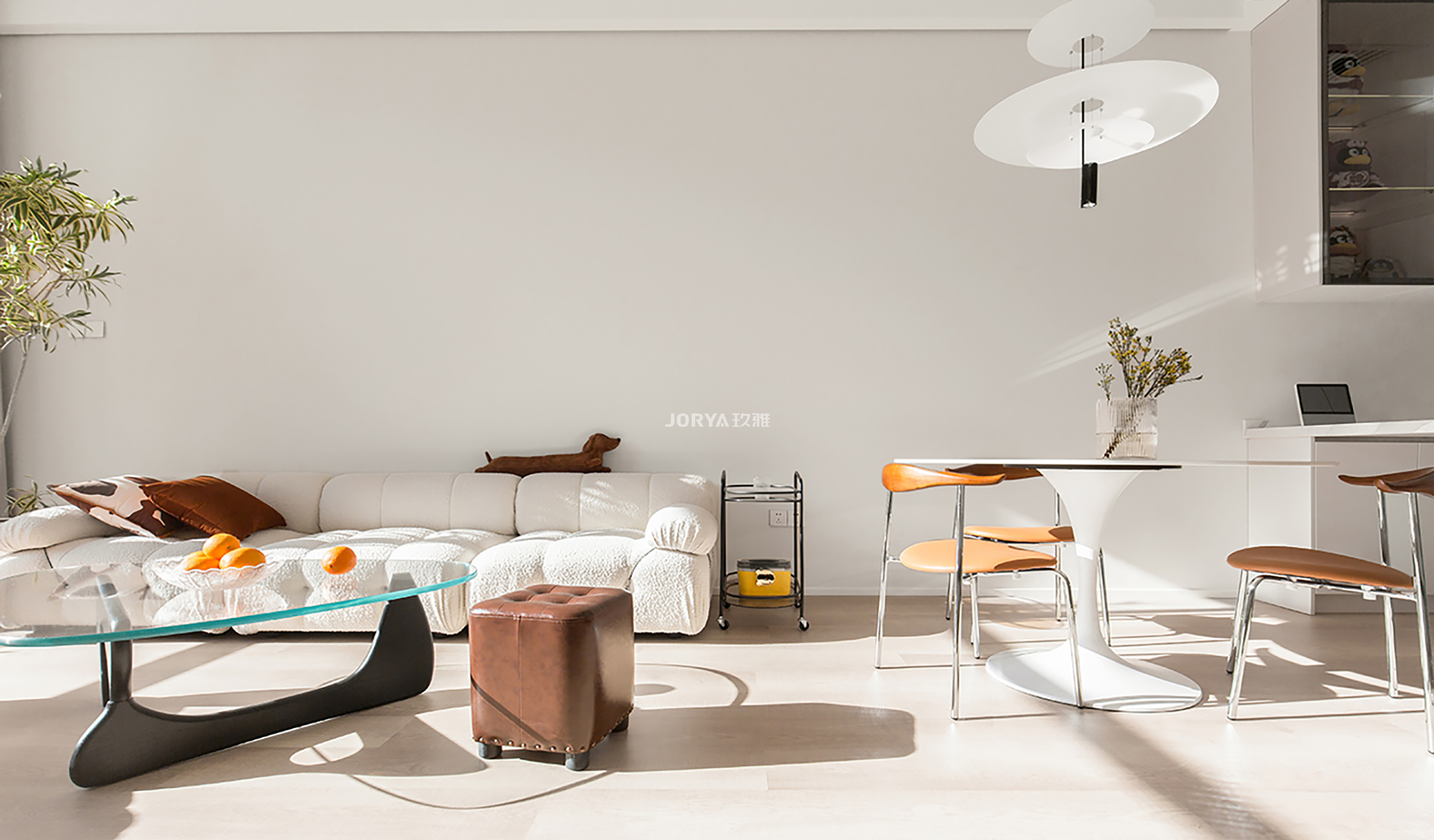 斜坡造型吊顶,斜坡屋顶木板吊顶