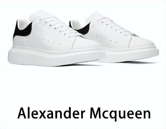 凯特王妃穿什么鞋好,梅根王妃穿的豆豆鞋