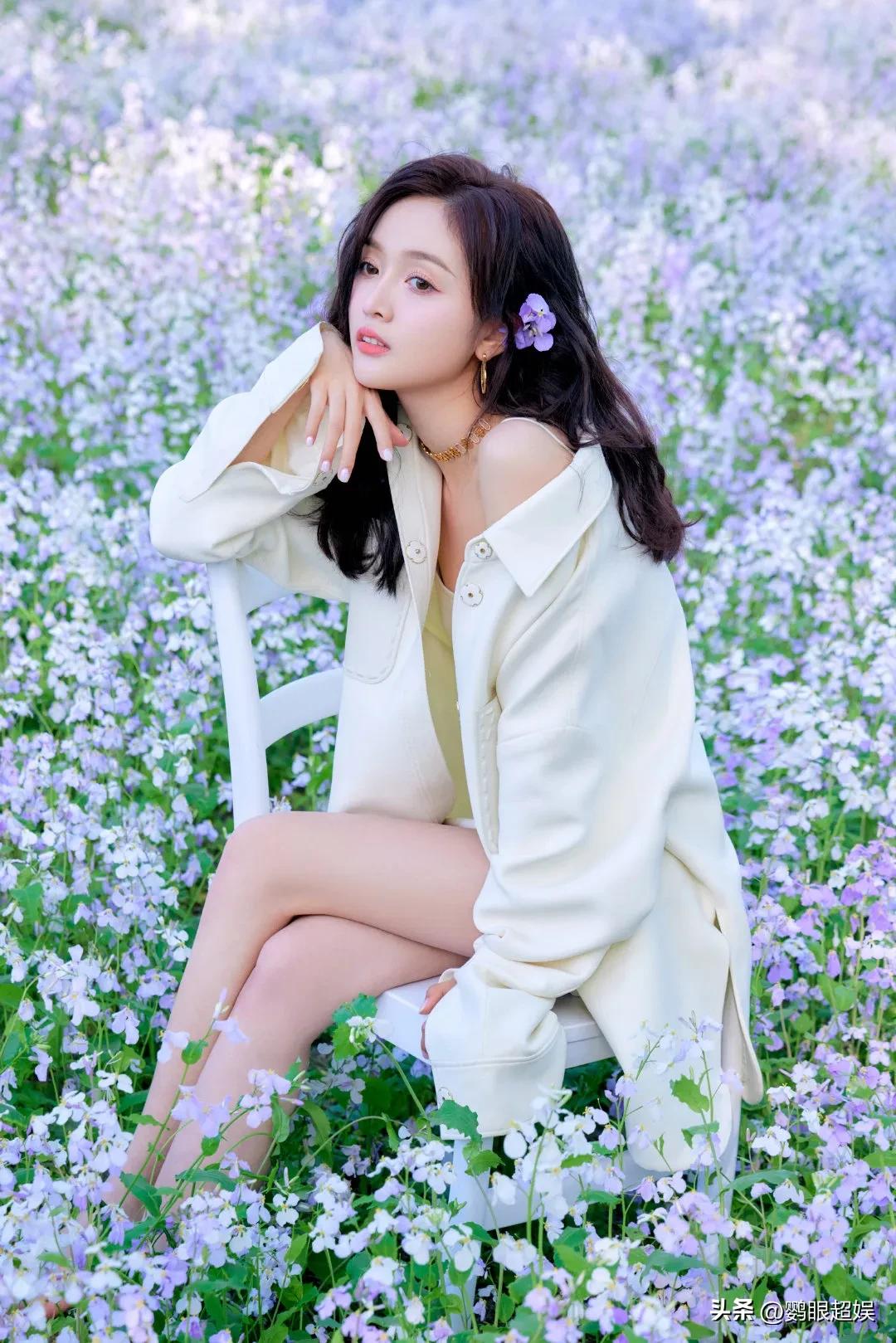 吴宣仪白色露背吊带长裙,吴宣仪白色吊带长裙造型写真