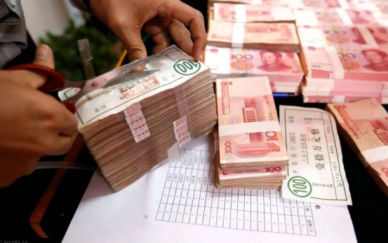 存一百万进余额宝能靠利息生活吗,余额宝放28万利息多少