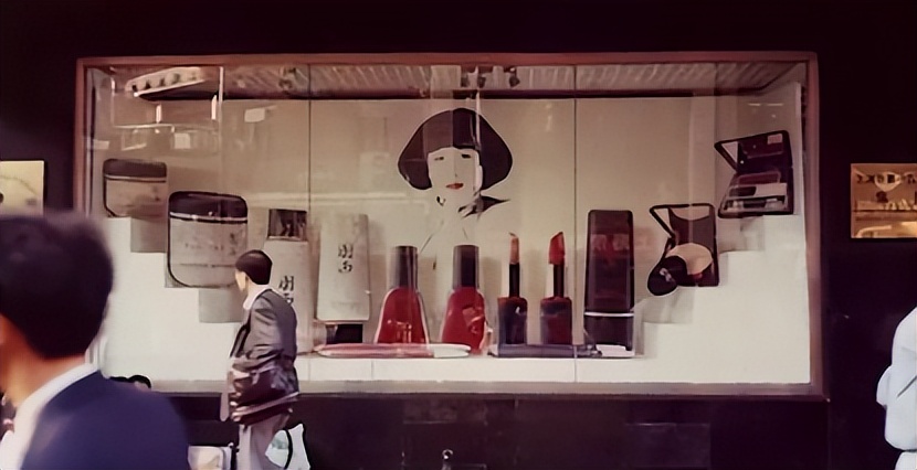 靳羽西资产多少亿,靳羽西稳坐春晚前排20年