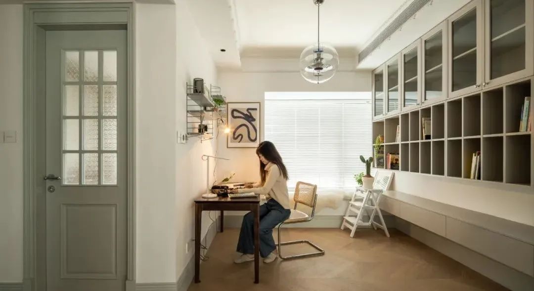 四川成都一个女人装修房子,12平方女主卧室装修