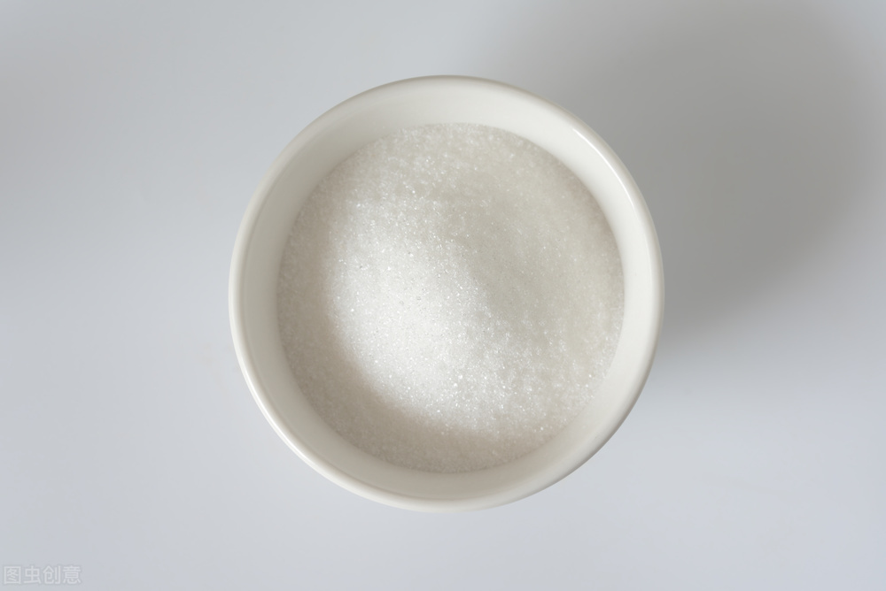 皮肤干燥起皮变黑且痒的日常技巧,皮肤干燥暗黄有斑点怎么护肤