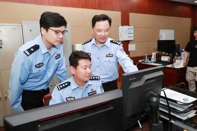 90后女出纳贪污720万案件初步调查,女会计贪污50万被判死刑