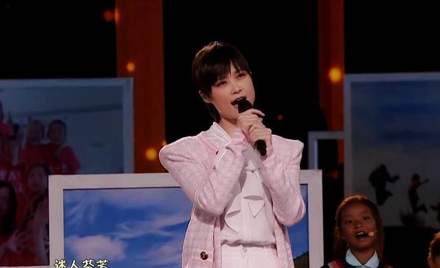 05超女李宇春的点评,05超女李宇春夺冠背后