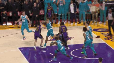 湖人主教练谈新赛季,湖人主教练赶出更衣室