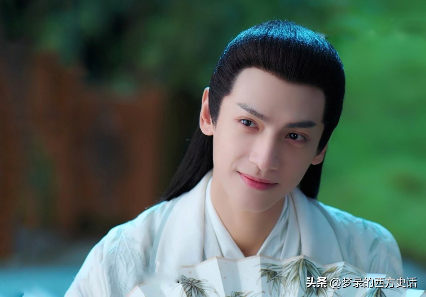 瘦成排骨、整容上瘾、强行装嫩，女明星的畸形审美何时休？