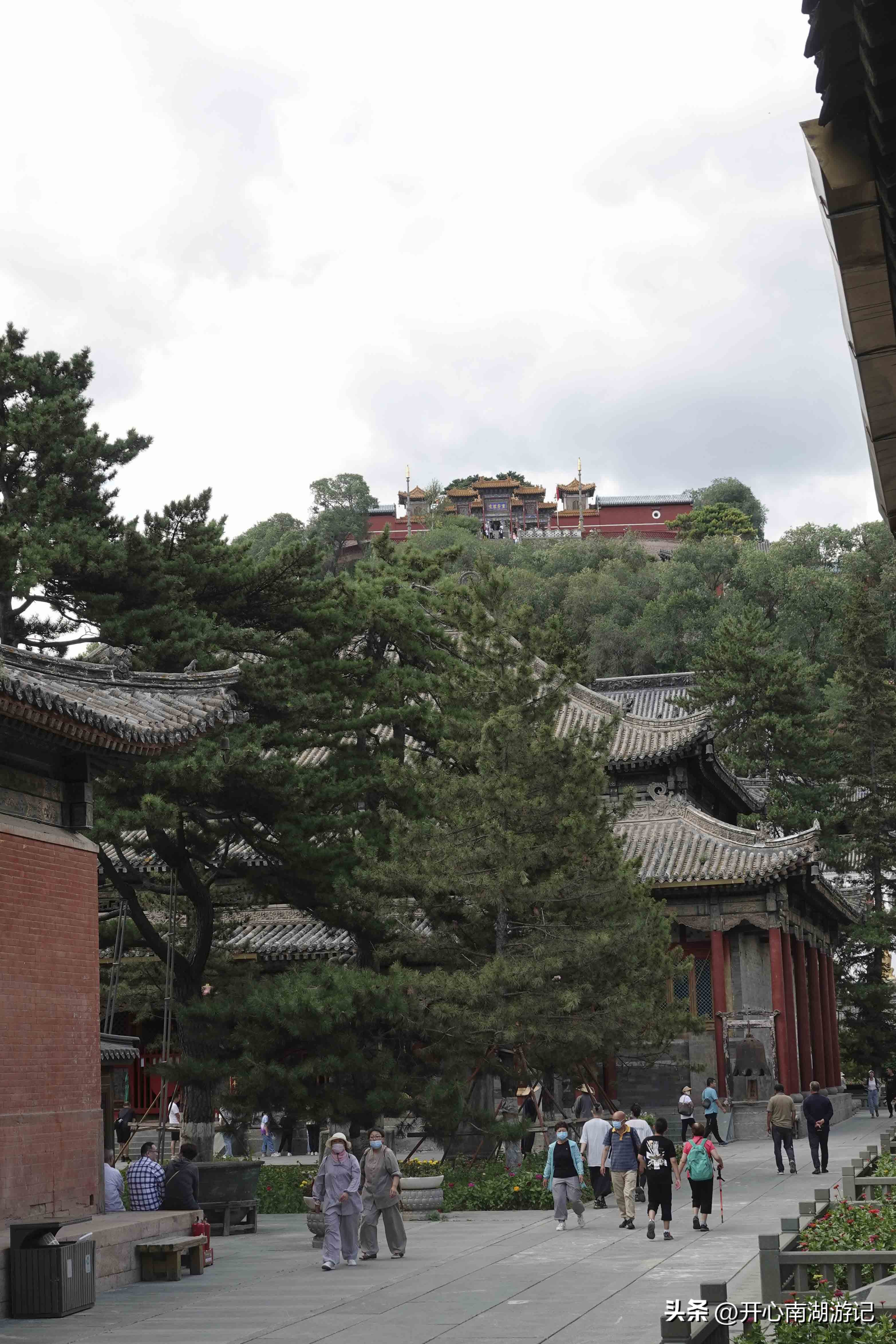 老姐俩旅行记12：山西省忻州市中国佛教四大名山之五台山人满为患