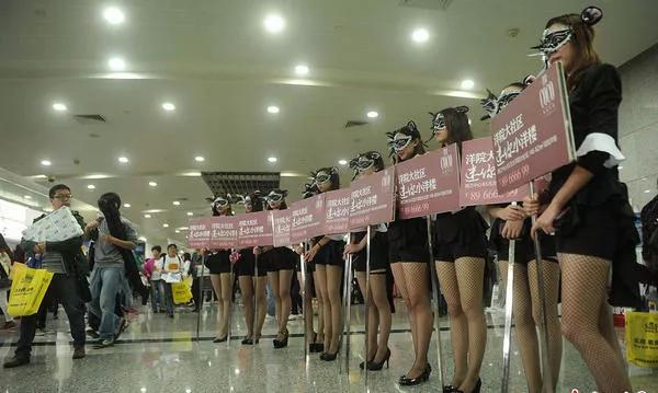 老牛耕地被鞭打的视频,老牛耕地挨鞭打