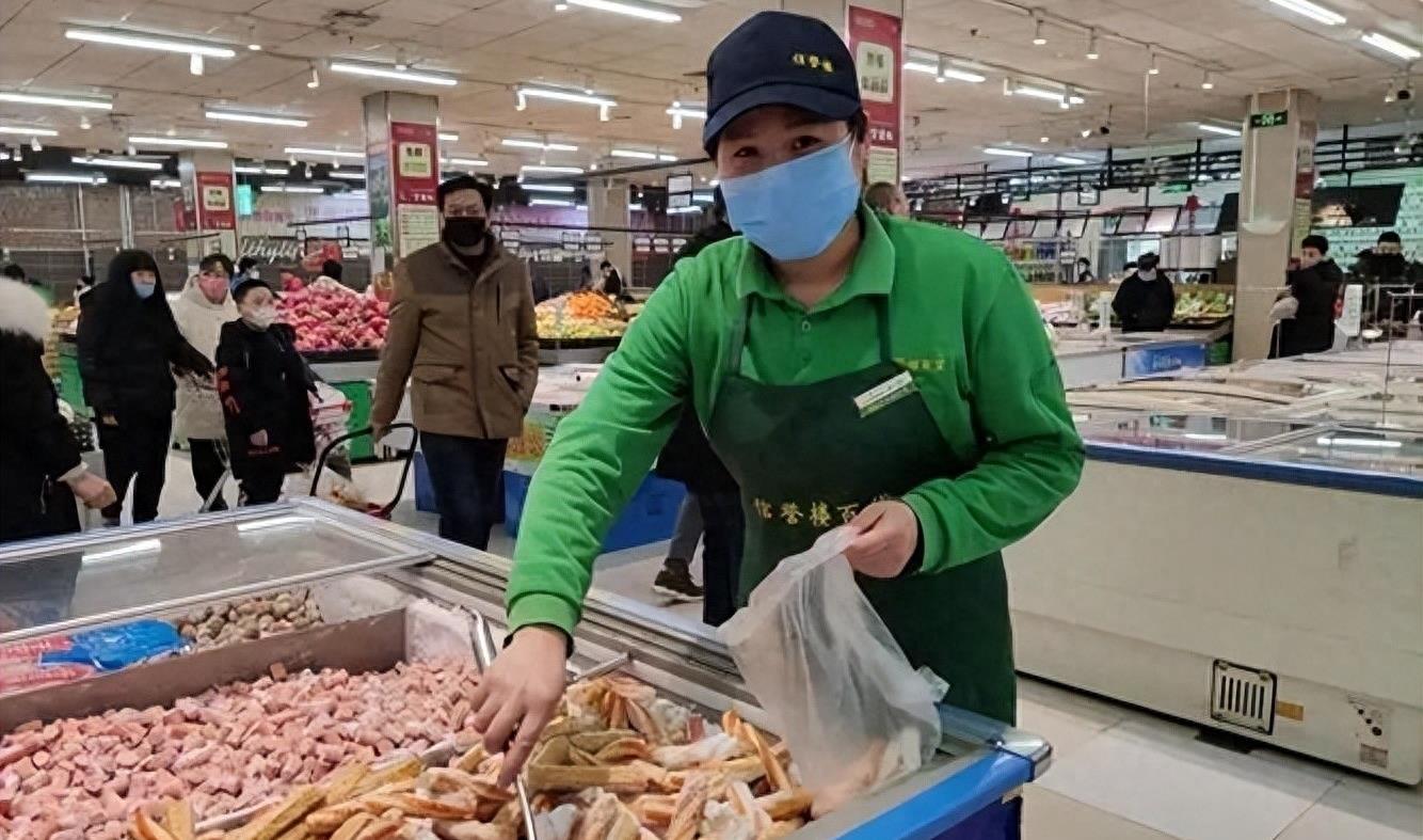 干尽傻事，却年入200亿！河北最“变态”超市，胖东来都服气