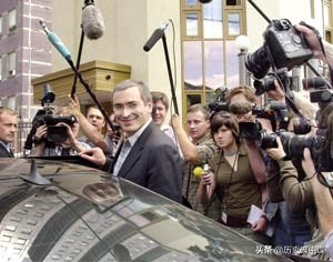 2009年普京帮工人视频 (普京奖励工厂工人的视频)