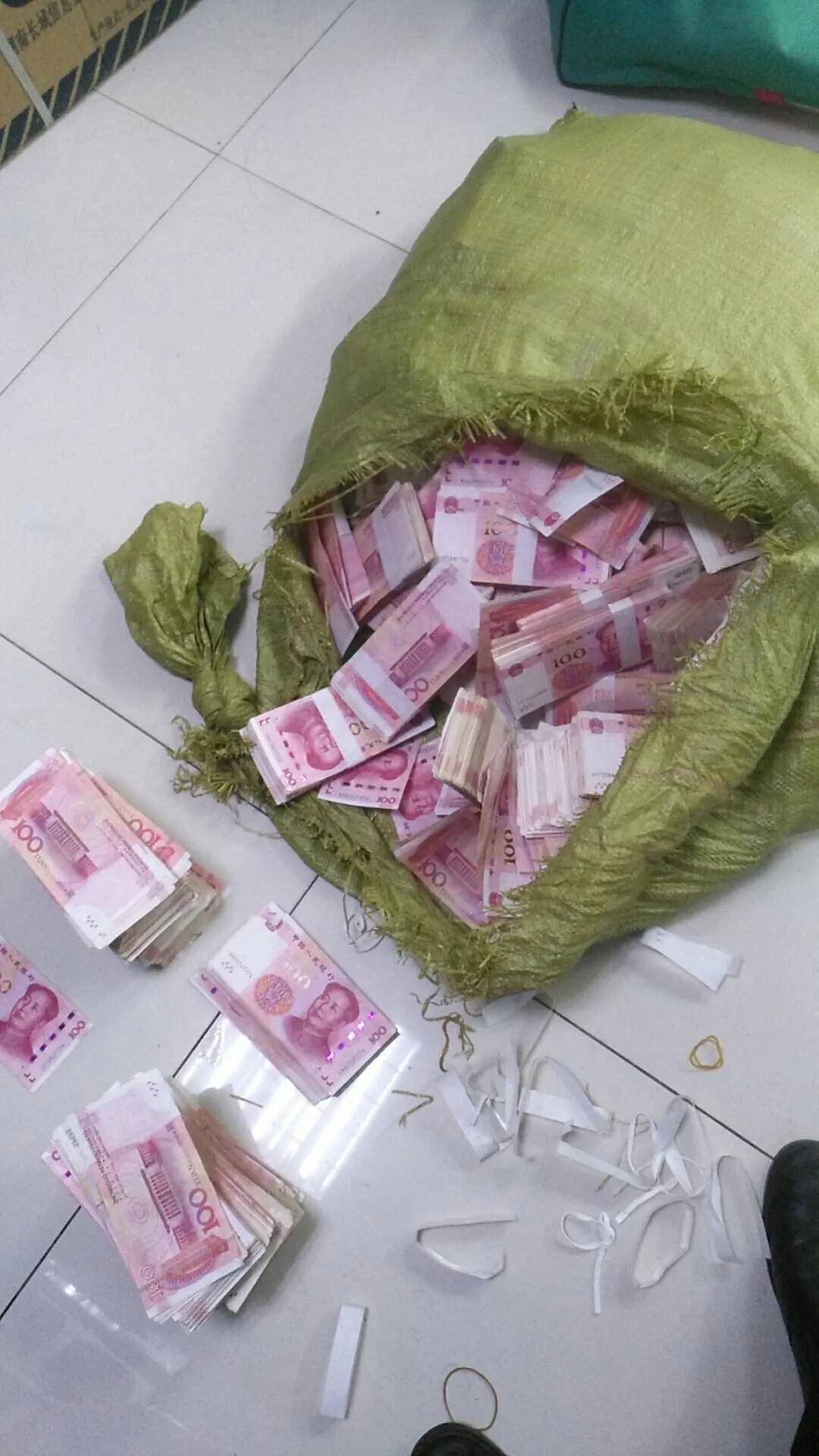 现在的人天天忙的像驴子，恨不得钻进钱眼里，究竟是为了什么？