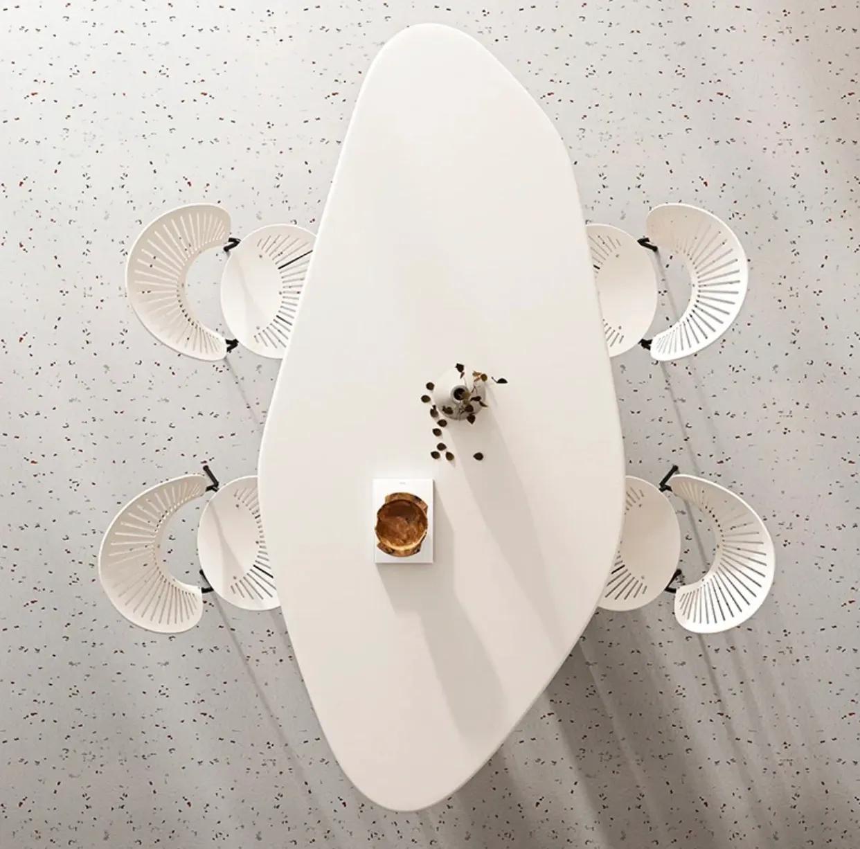 岩板餐桌跟天然石餐桌哪个好,七星石餐桌和岩板餐桌区别