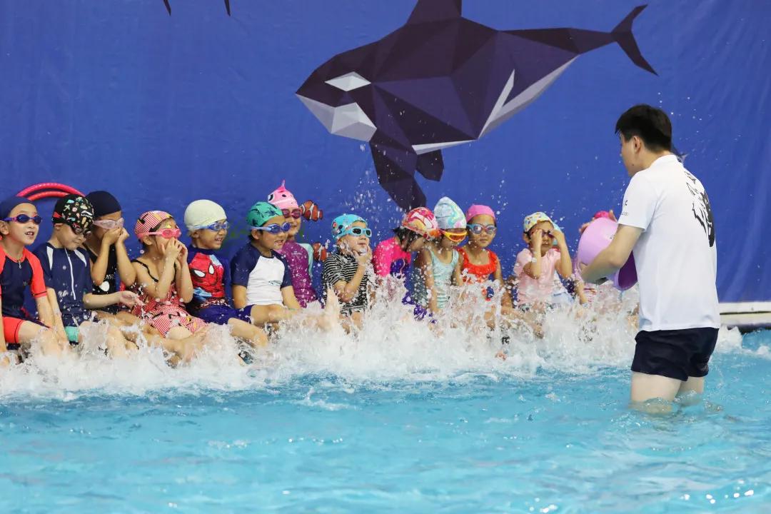 英才小学游泳课,新英才游泳