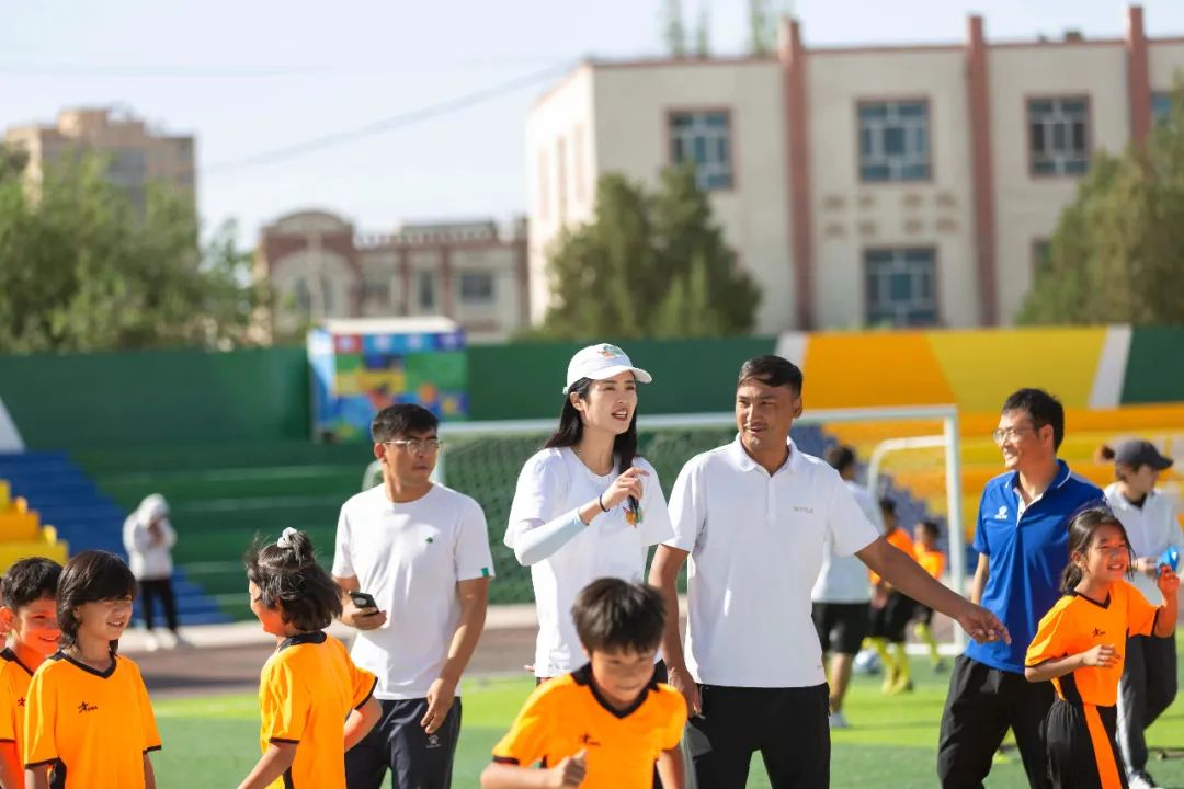 中国女足国脚赵丽娜：希望更多学校有女足