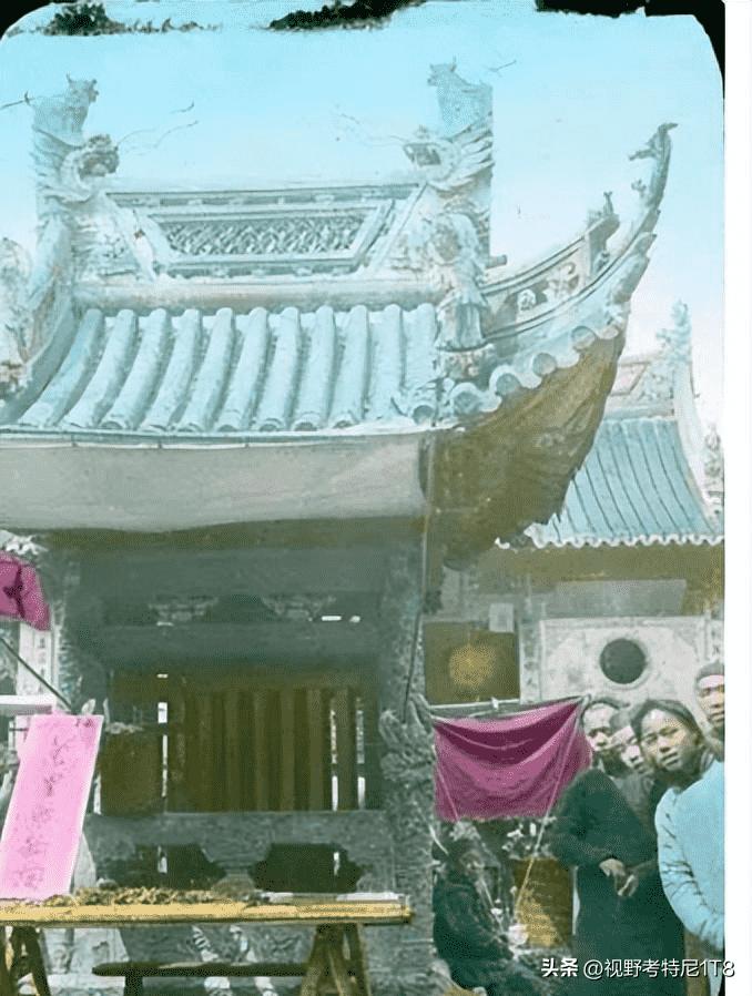 侵华日军残酷*行暴**，女子为活命脱下衣服让日本人拍摄，*辱侮**至死