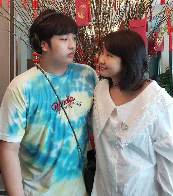 胡军妻子晒10岁儿子康康近照,胡军晒儿子康康近照图文