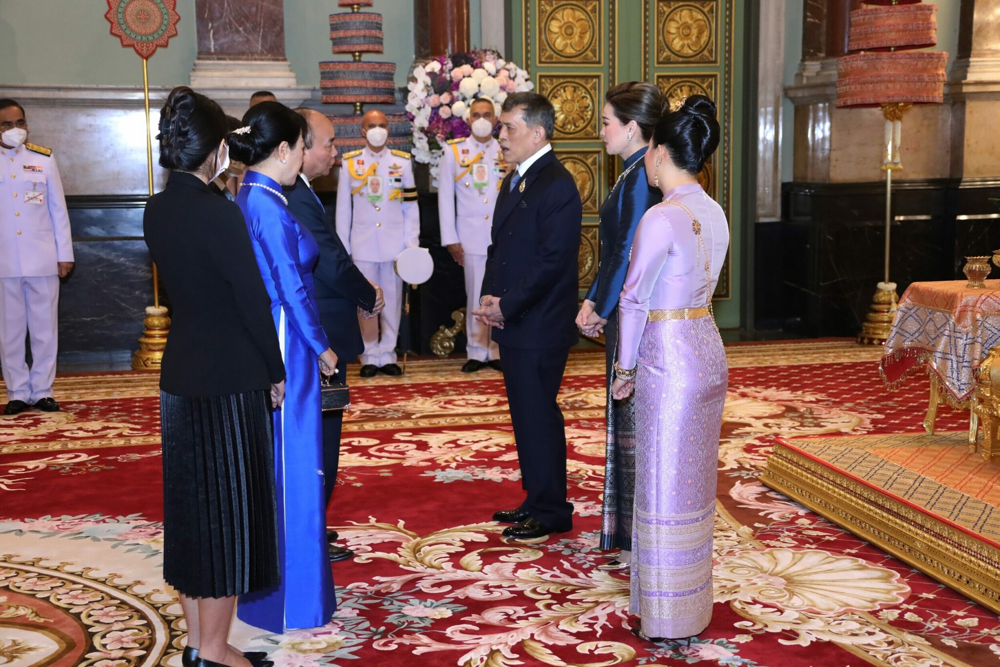 太太团穿什么衣服,日本和服vs旗袍
